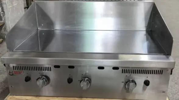 מנגל גז מבית Buffalo Grill ברוחב 92 ס"מ - כולל 3 מבערים ומשטח כרום מחורץ חלקית