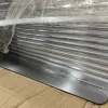 משטח כרום מחורץ להגשה- לגריל גז Buffalo Grill, במידות 27X55 ס"מ ובעובי 16 מ"מ - מתאים לשימוש עם שני מבערים וכולל ידית.