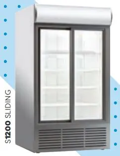 מקרר בעיצוב שחור עם 2 דלתות הזזה, קיבולת 1200 ליטר, מידות: רוחב 111 ס"מ, עומק 86 ס"מ, גובה 201 ס"מ